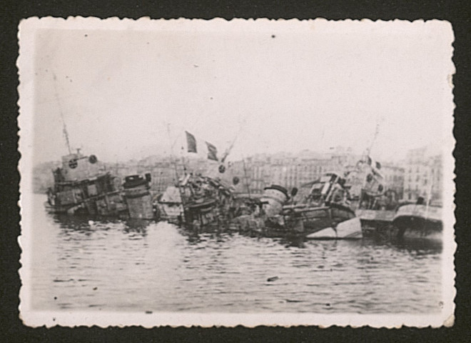 Sabordage de la flotte française à Toulon.