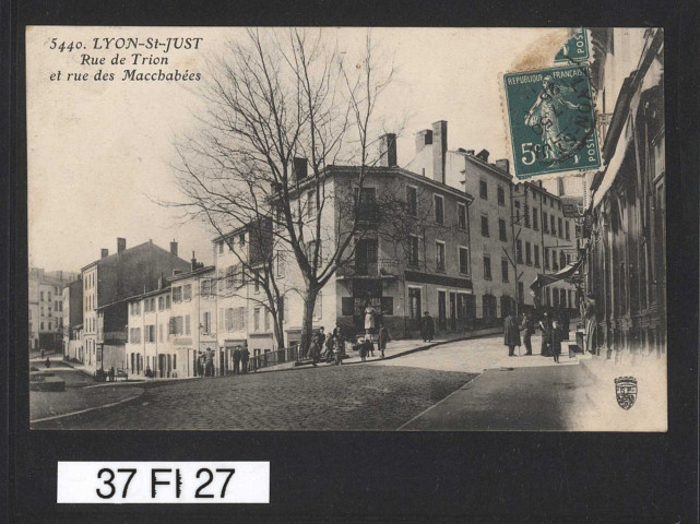 Rue de Trion et rue des Maccabées.