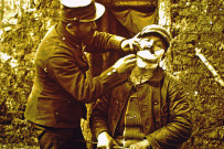 Au front, le coiffeur.