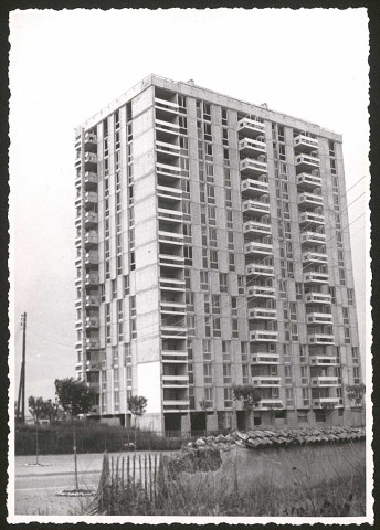 Immeuble "La Tour de l'Isère I" - boulevard Laurent Bonnevay, angle route de Genas.