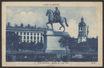 Lyon. Place Bellecour - statue de Louis XIV.