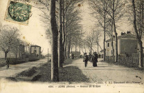 Loire-sur-Rhône. Avenue de la Gare.