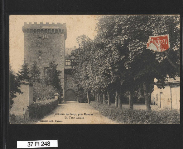 Château de Boisy et sa tour carrée.