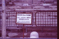 Panneau d'accès au tribunal.