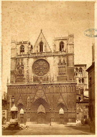 Façade occidentale de la cathédrale Saint-Jean à Lyon.