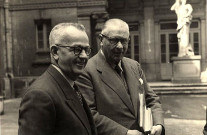 De gauche à droite : un homme non identifié, Armand HAOUR.