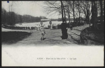 Lyon. Le parc de la Tête d'Or, le lac et l'embarcadère.