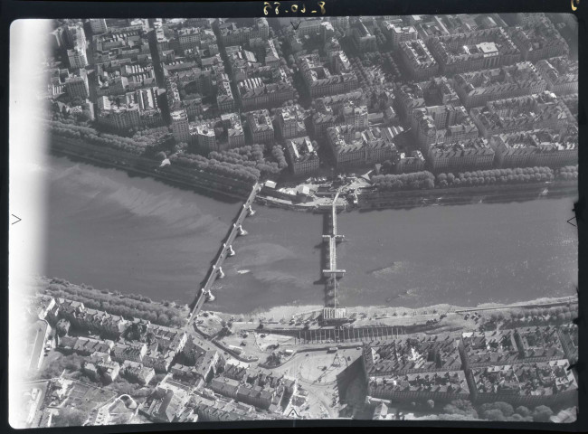 Pont Vaïsse et pont de Lattre de Tassigny (8 octobre 1955).