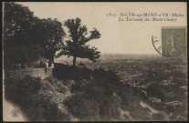 Saint-Cyr-au-Mont-d'Or. La terrasse du Mont Cindre.