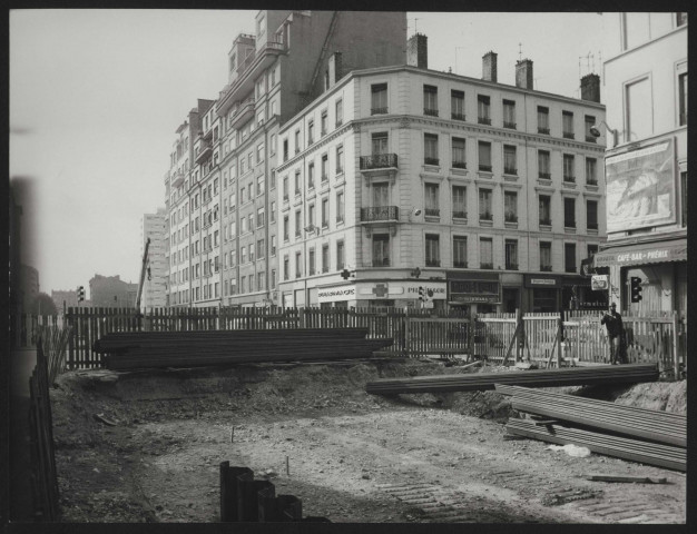 Octobre-décembre 1977.