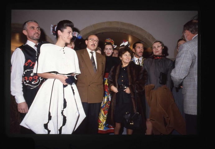 « Un artiste, un foulard » (décembre 1988).