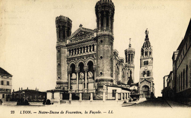 Lyon. Notre-Dame de Fourvière, la façade.