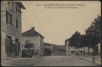 Saint-Joseph-en-Beaujolais. La place et la route de Beaujeu.