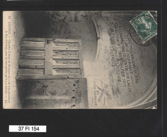 La chambre d'Anne de Bretagne, où a été tenu prisonnier le duc d'Elbeuf, avec les inscriptions qu'il y a laissées.