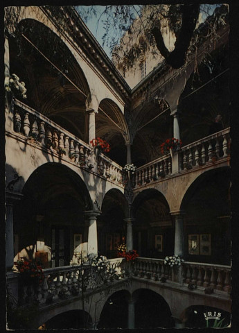 Intérieur du château Grimaldi.