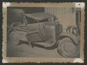 Véhicules vus de profil.