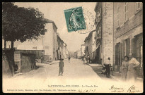 Saint-Etienne-des-Oullières. La grande rue.