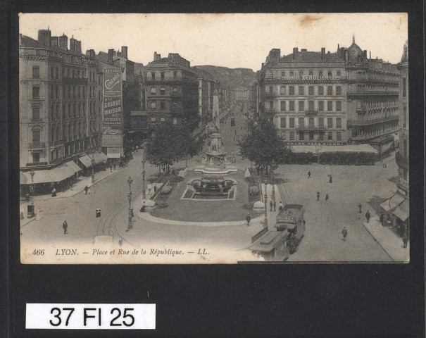 Rue et place de la République.
