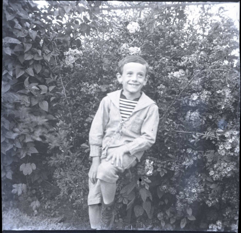 Etienne Roger Marcel Chauviré.