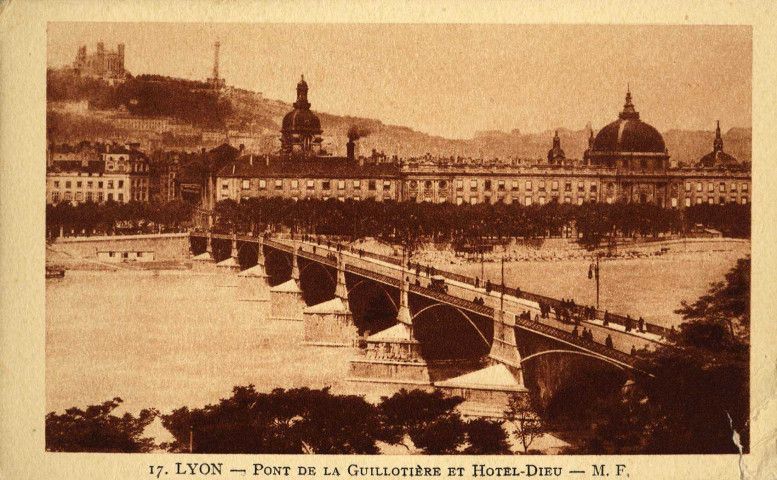 Lyon. Le pont de la Guillotière et l'Hôtel-Dieu.