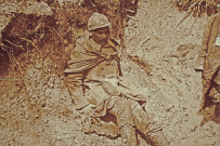 Verdun, blessés dans la boue.