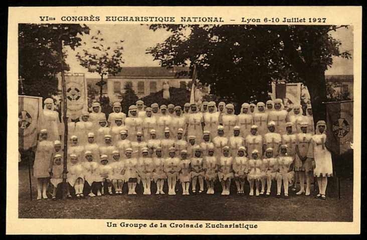 Un groupe de la Croisade Eucharistique.