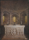Avenas. Le célèbre autel roman (XIIe siècle) avec le Christ glorieux entouré de ses Apôtres.
