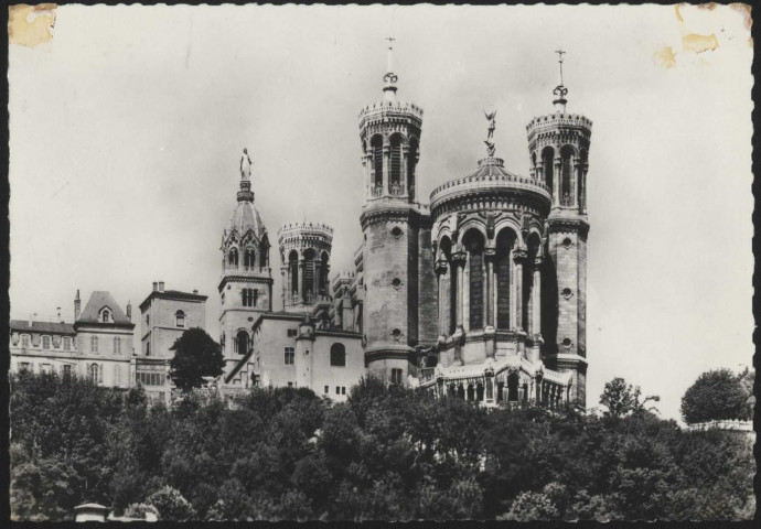 Lyon. Les tours de la basilique Notre-Dame de Fourvière.