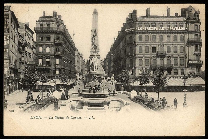 Lyon. La statue de Carnot.