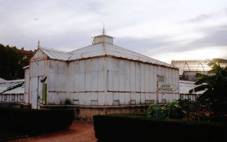 Février, octobre 2005.