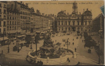 Lyon. Place des Terreaux, fontaine Bartholdi et Hôtel de ville.