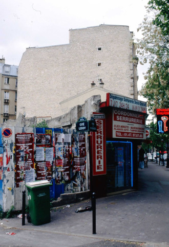 Devantures de commerce.