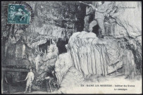 Intérieur des Grottes. Le catafalque.