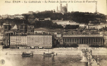 Lyon. La cathédrale, le palais de Justice et le coteau de Fourvière.