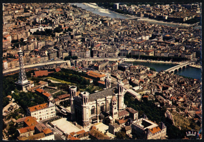 Lyon. Notre-Dame de Fourvière. La tour de la télévision. La Saône, le Rhône.