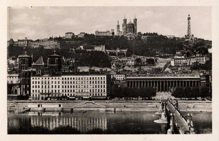 Lyon. Palais de Justice, cathédrale Saint-Jean et colline de Fourvière.