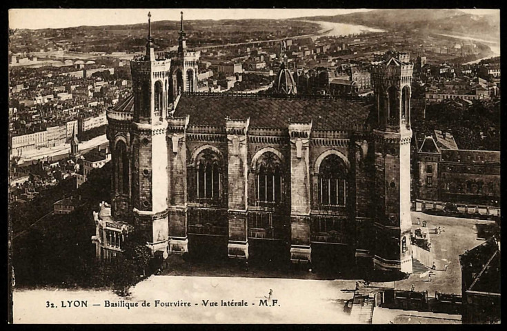 Lyon. Basilique de Fourvière - Vue latérale.