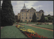 Neuville-sur-Saône. L'Hôtel de ville et ses jardins.