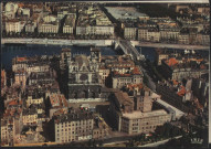 Lyon. Cathédrale Saint-Jean, la Saône et le pont Bonaparte.