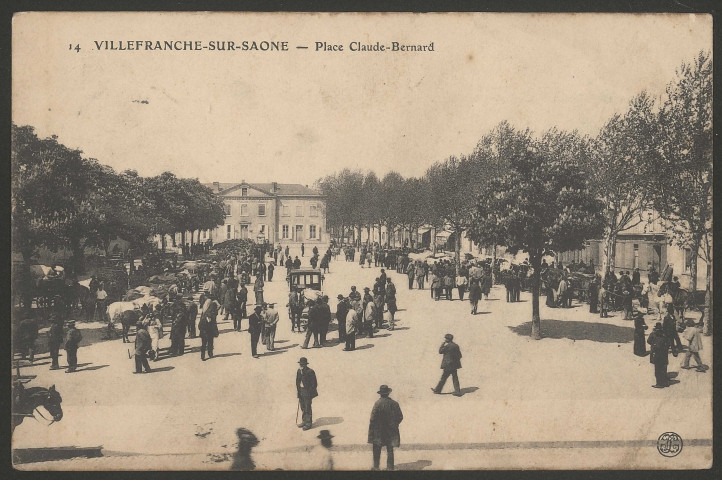 Villefranche-sur-Saône - Place Claude-Bernard.