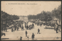 Villefranche-sur-Saône - Place Claude-Bernard.