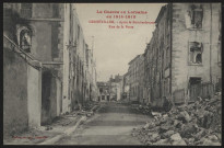 Après le bombardement, rue de la Poste.