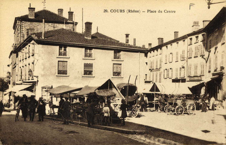 Cours. Place du centre.