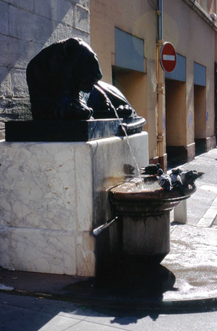 Fontaines (juillet 2004).