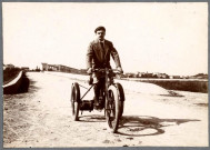 Vélo tricycle.