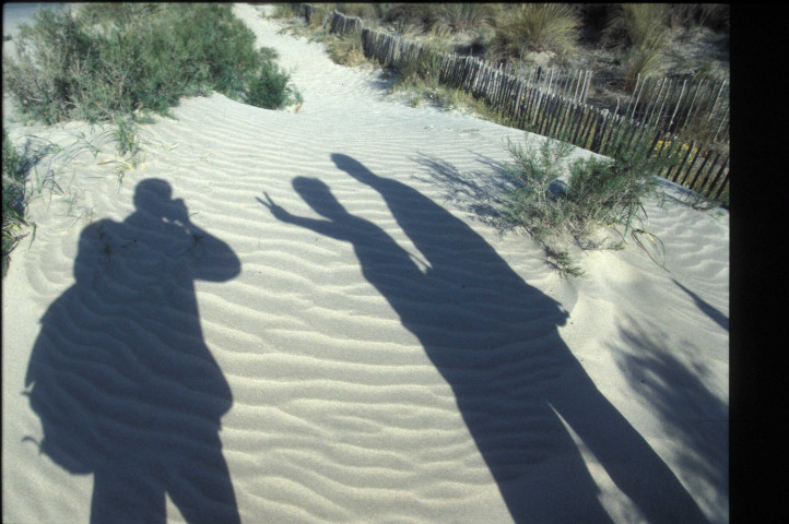 Vacances (1977, août 1979, juin 1995, avril 1996).