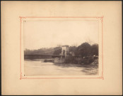 Pont suspendu de l'Ile Barbe à Lyon.