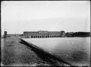 Canal de Jonage : usine de lavage et écluse double au 15K780, vue d'ensemble aval.