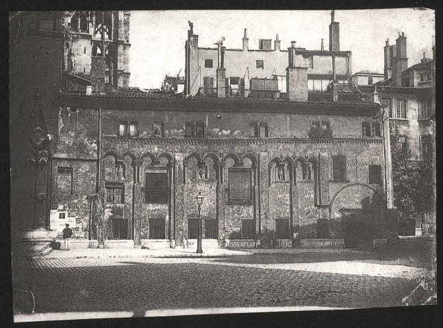 Cathédrale Saint-Jean-Baptiste et bâtiment de la manécanterie, à Lyon.