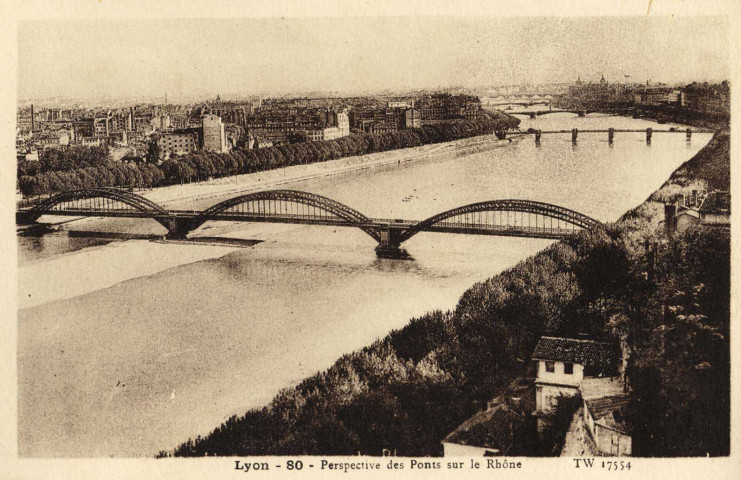Lyon. Perspectives des ponts du Rhône.
